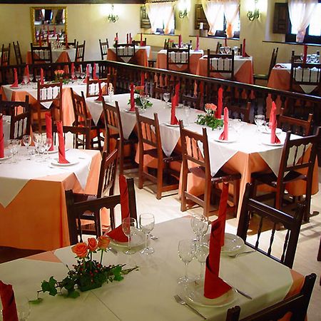 Hotel Nuevo Arlanza コバルビアス エクステリア 写真