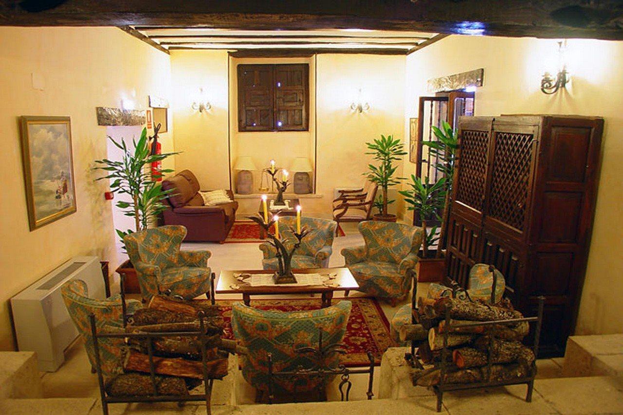 Hotel Nuevo Arlanza コバルビアス エクステリア 写真