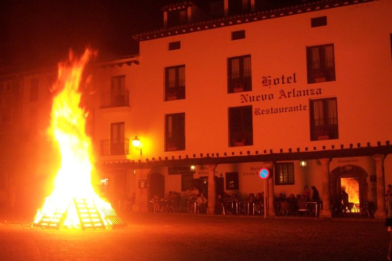 Hotel Nuevo Arlanza コバルビアス エクステリア 写真