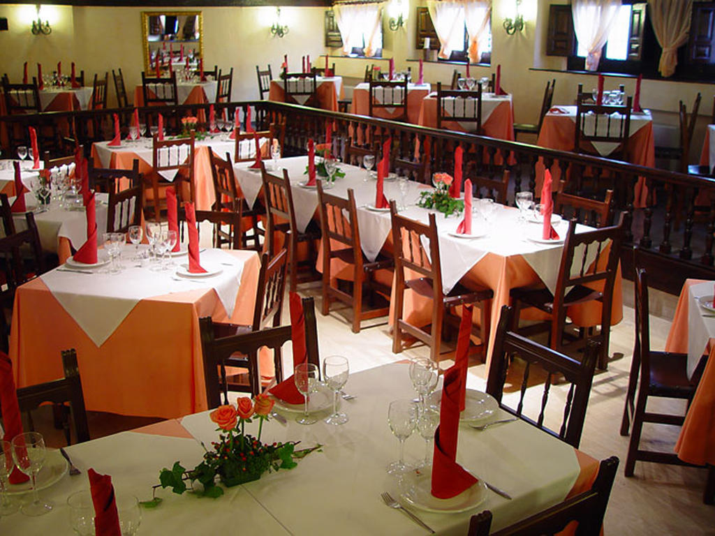 Hotel Nuevo Arlanza コバルビアス エクステリア 写真