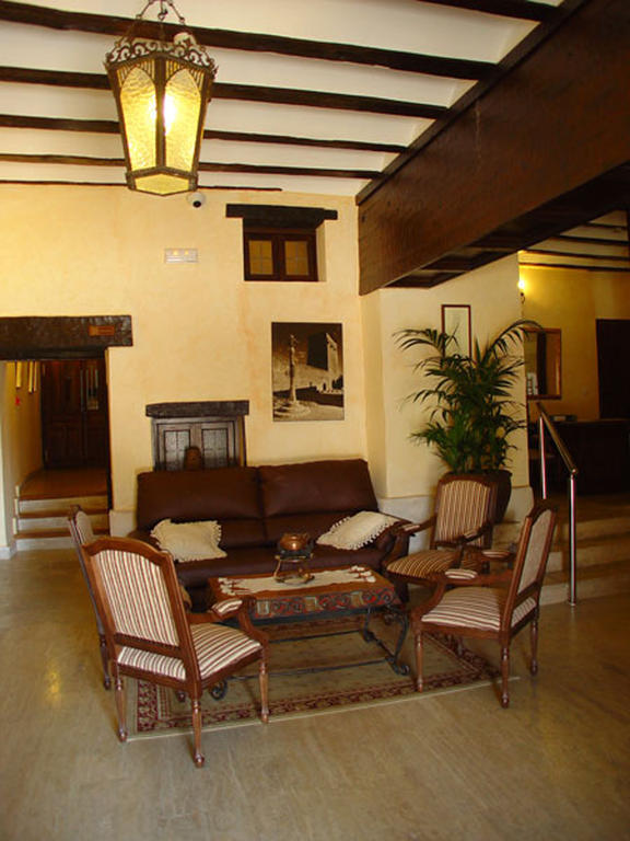 Hotel Nuevo Arlanza コバルビアス エクステリア 写真