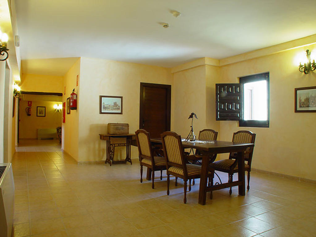 Hotel Nuevo Arlanza コバルビアス エクステリア 写真